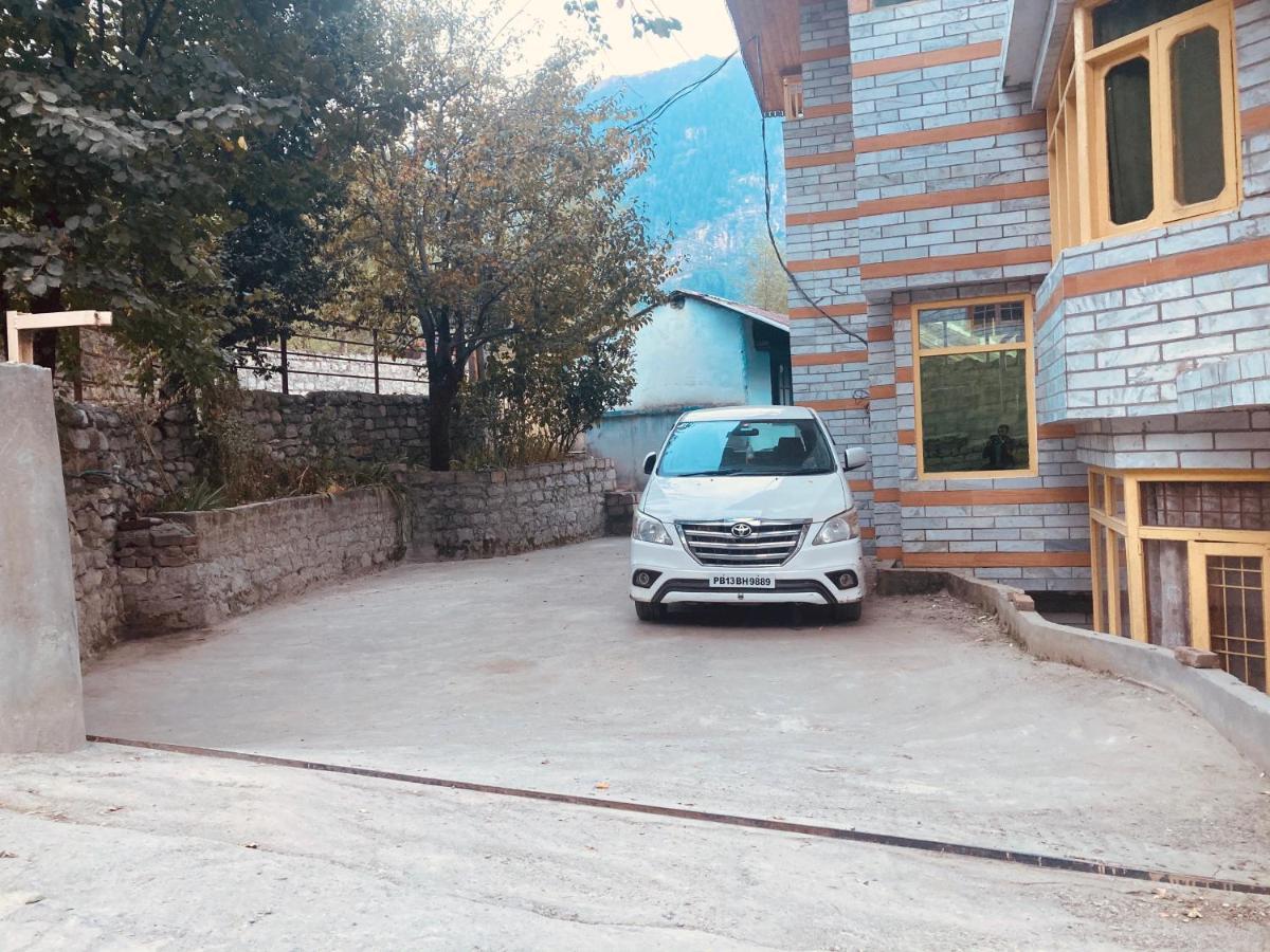 Woods Villa- A Luxury Mountains View Cottages Manāli エクステリア 写真