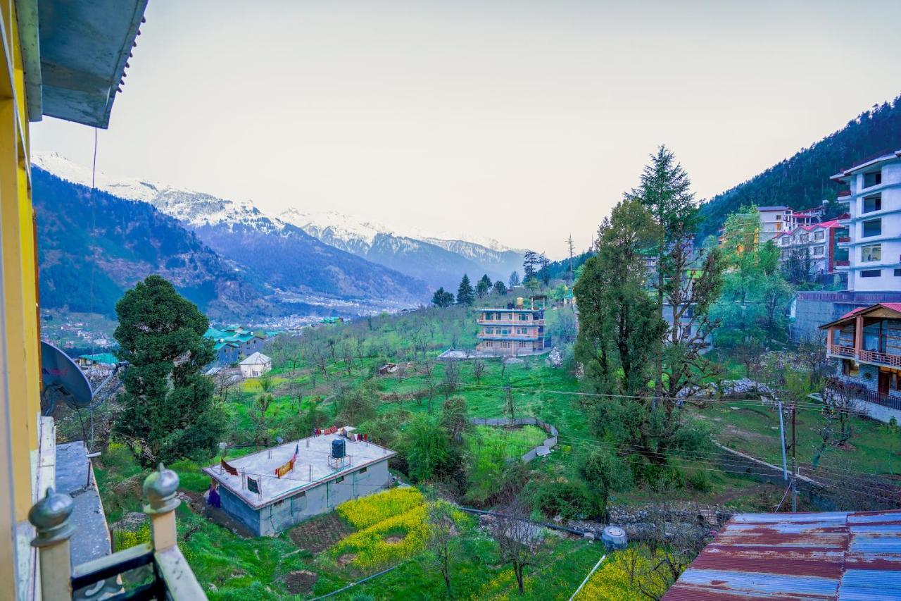 Woods Villa- A Luxury Mountains View Cottages Manāli エクステリア 写真
