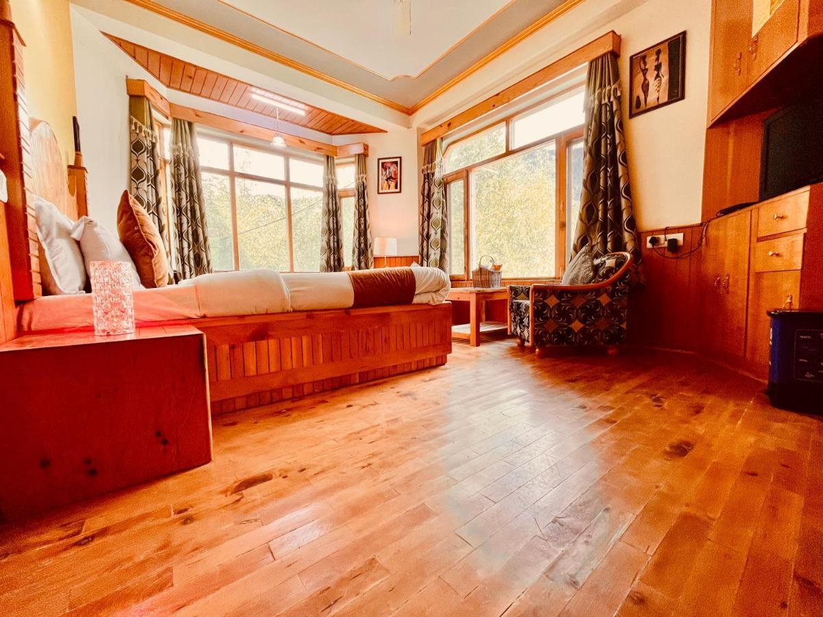 Woods Villa- A Luxury Mountains View Cottages Manāli エクステリア 写真