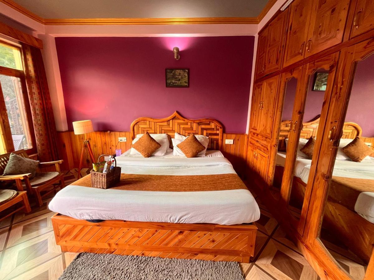 Woods Villa- A Luxury Mountains View Cottages Manāli エクステリア 写真