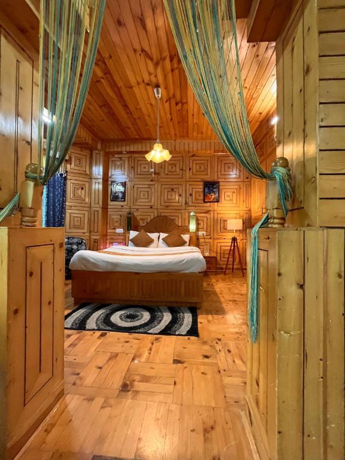 Woods Villa- A Luxury Mountains View Cottages Manāli エクステリア 写真