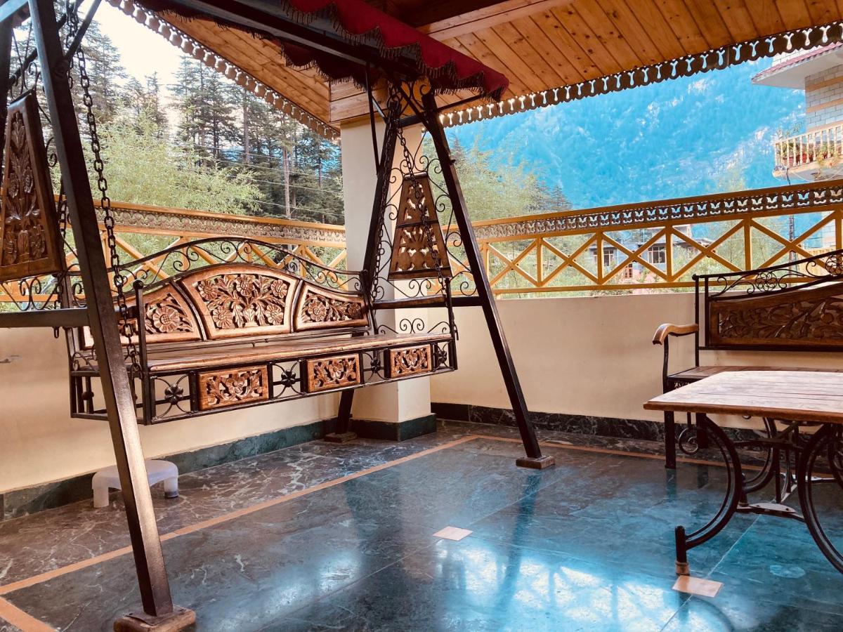 Woods Villa- A Luxury Mountains View Cottages Manāli エクステリア 写真