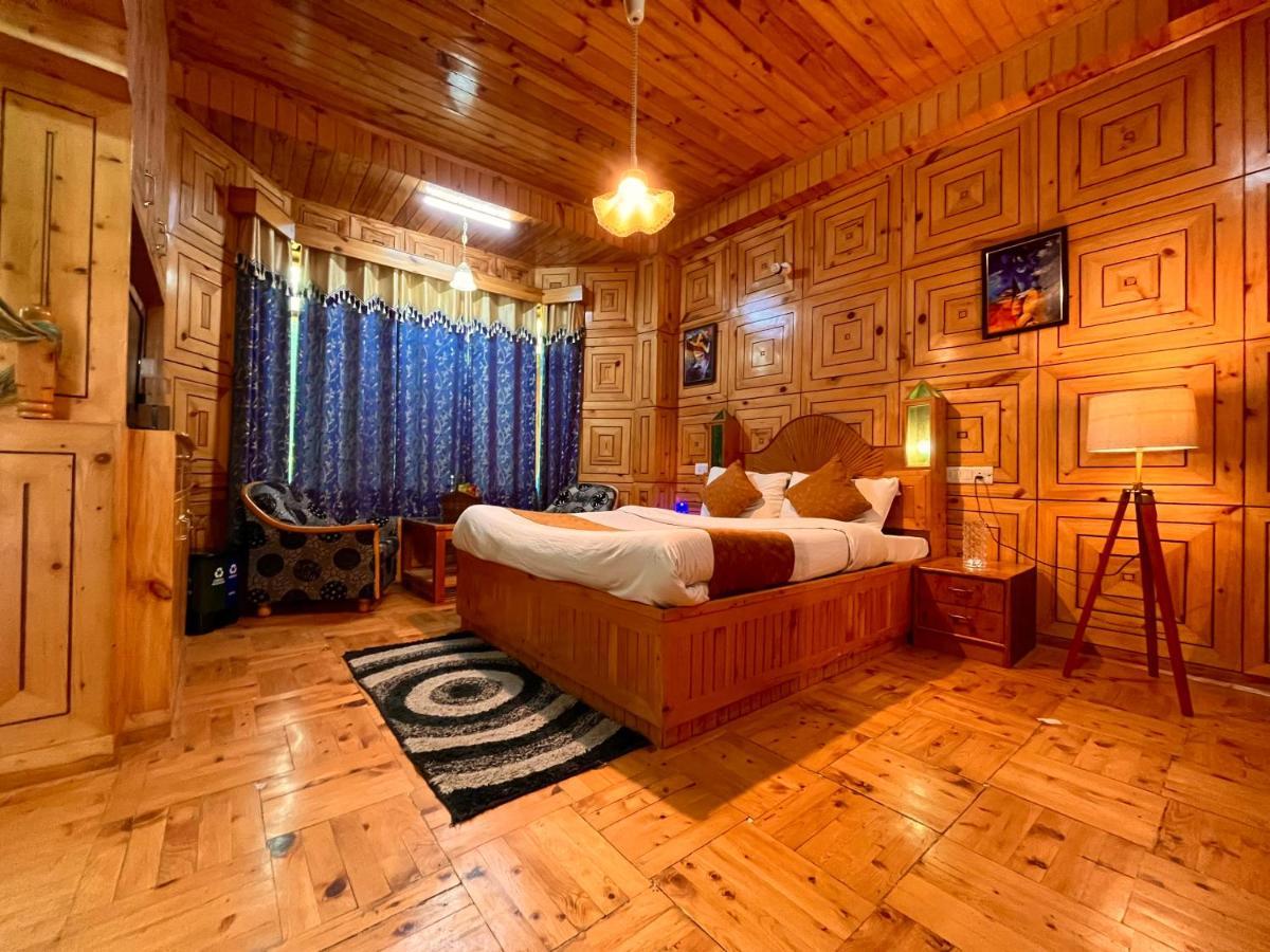 Woods Villa- A Luxury Mountains View Cottages Manāli エクステリア 写真