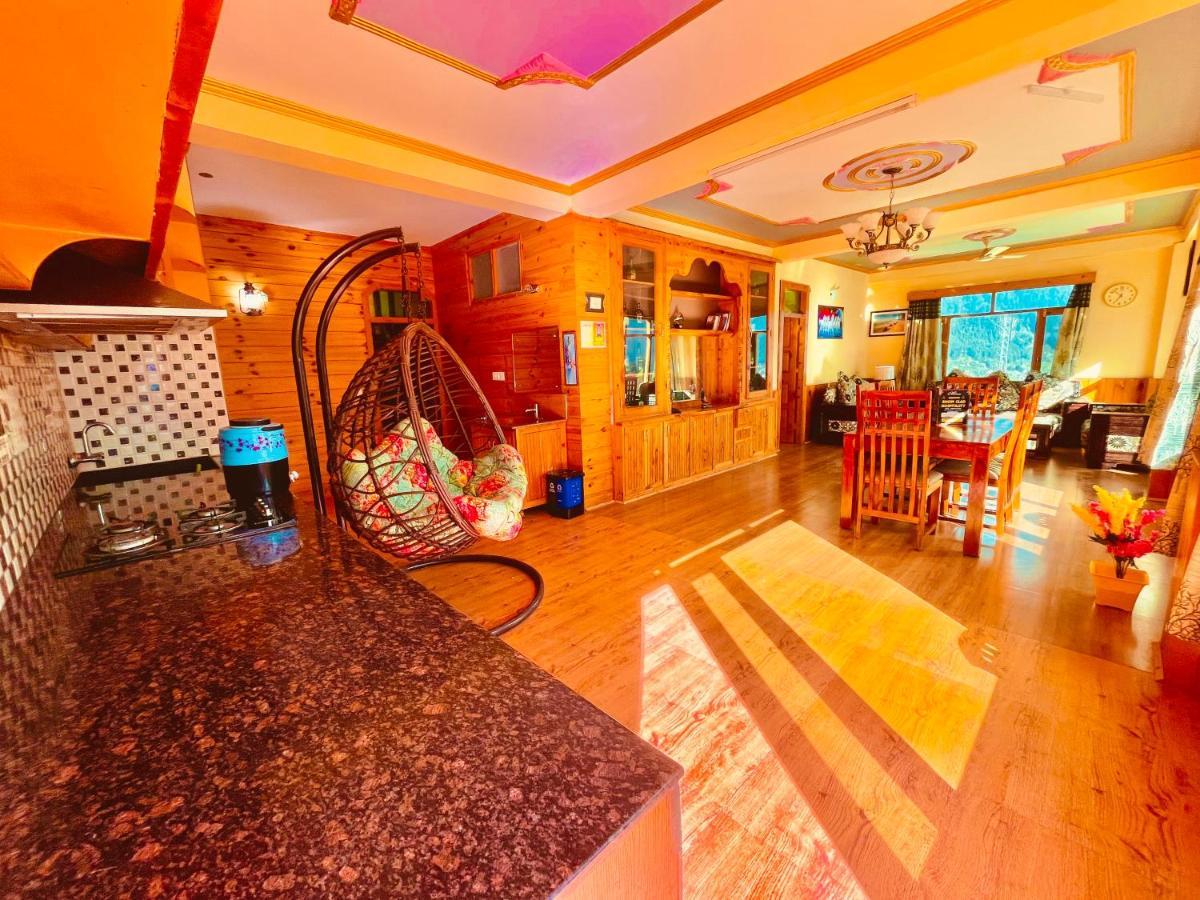 Woods Villa- A Luxury Mountains View Cottages Manāli エクステリア 写真