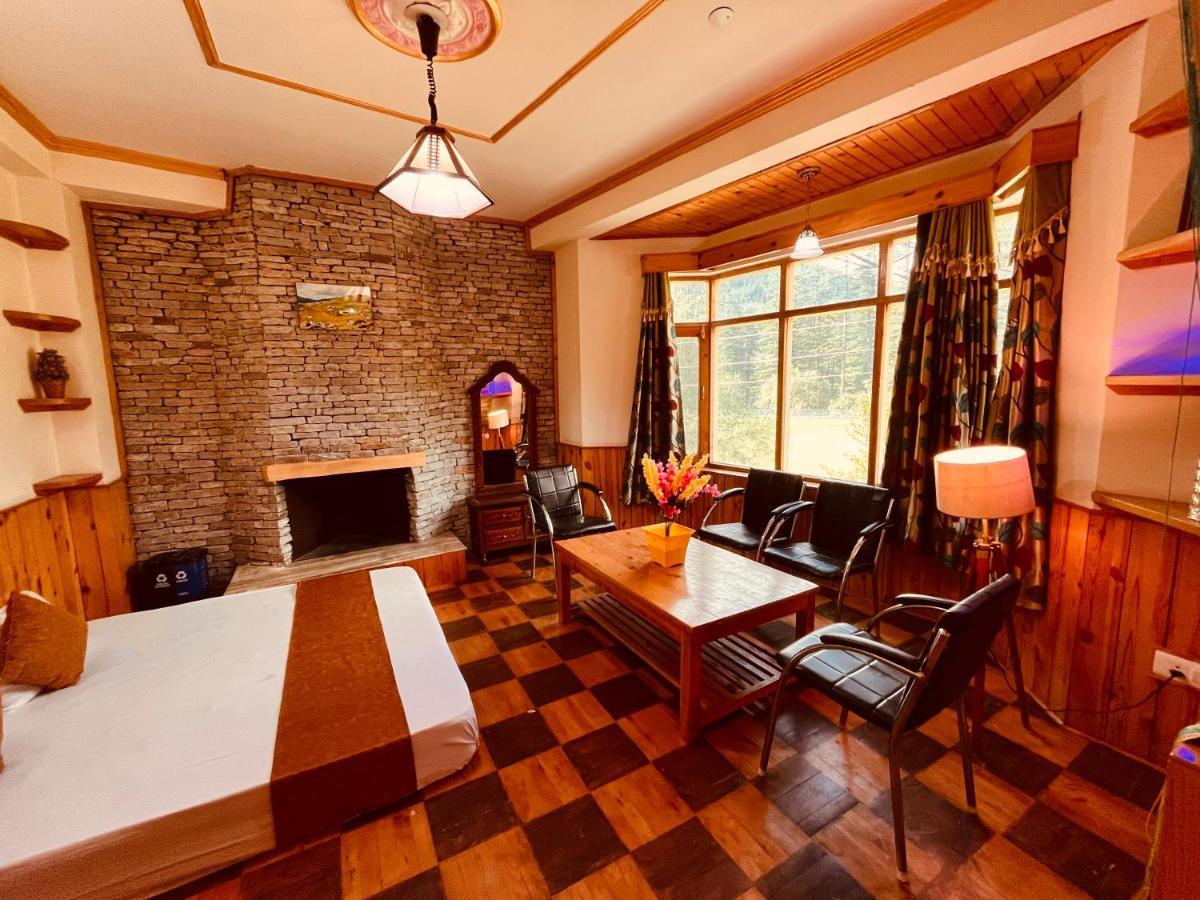 Woods Villa- A Luxury Mountains View Cottages Manāli エクステリア 写真