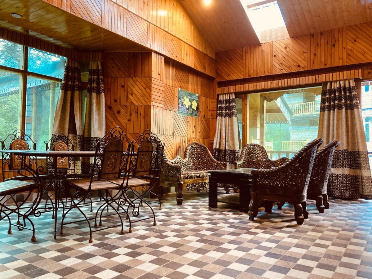 Woods Villa- A Luxury Mountains View Cottages Manāli エクステリア 写真